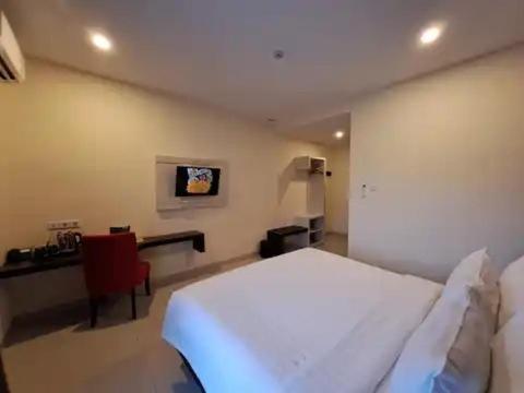 Hotel Simfony Alor Kalabahi Kültér fotó